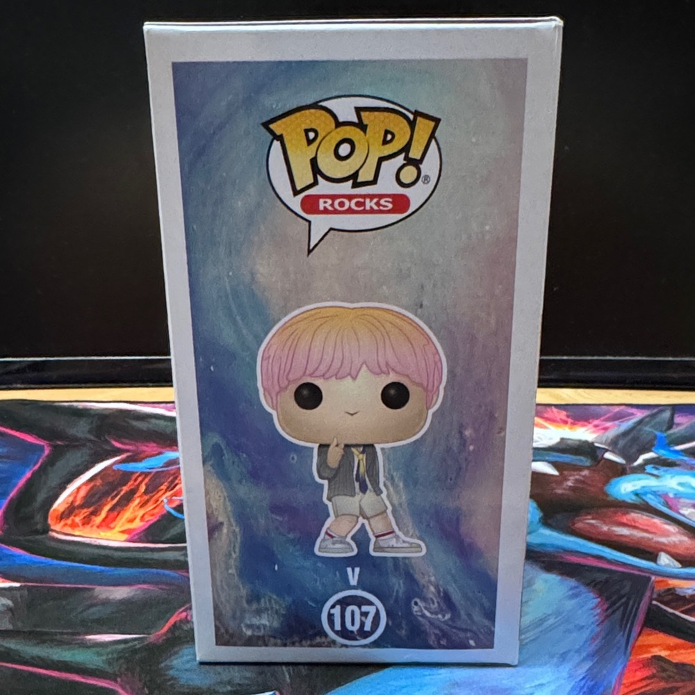 Funko Pop! Rocks BTS V Vinyl Figure #107 - Picture 3 of 4